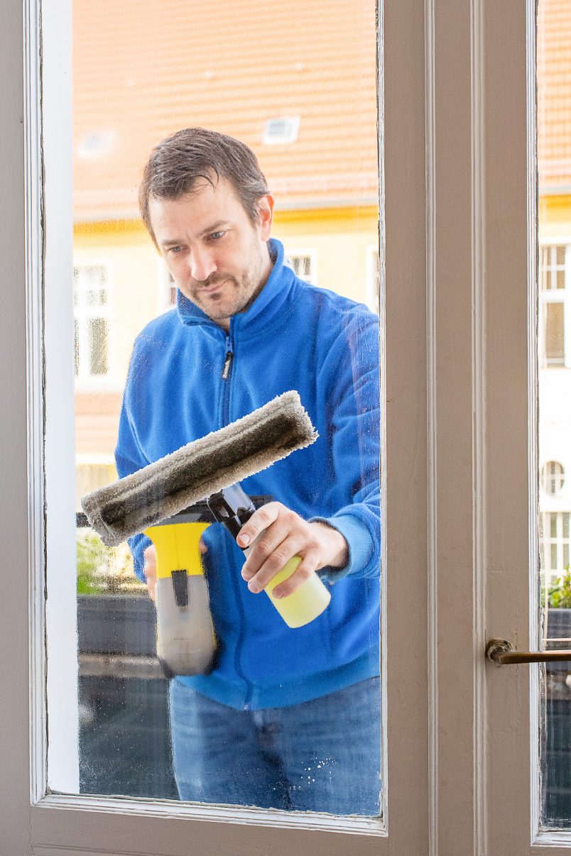 - cleaning window with karcher window vac