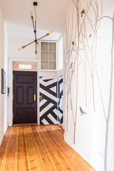 Hallway with Pattern Jay Photowall, exposed floorboards and Paean Black front door | Little House On The Corner