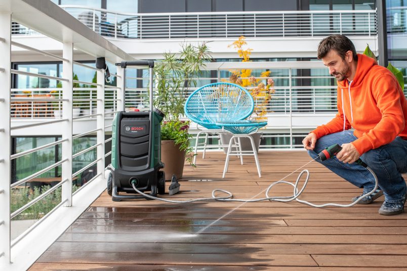 Cleaning Decking with Bosch Fontus