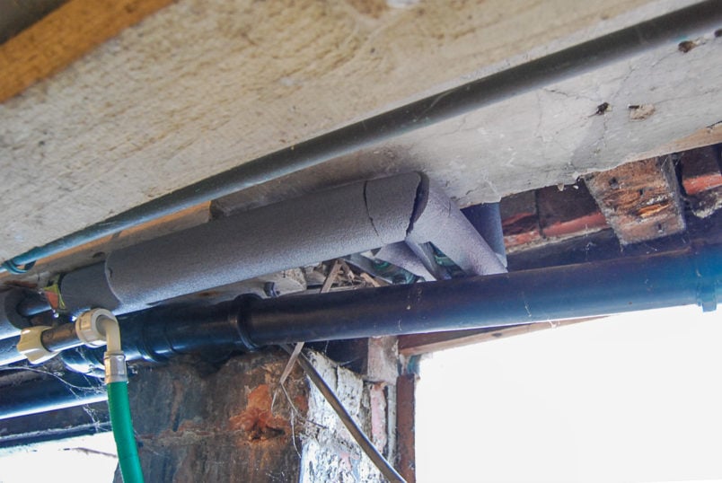 insulating pipes to save energy