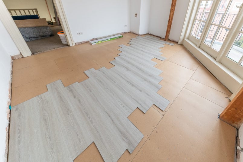 Setting out a vinyl plank floor