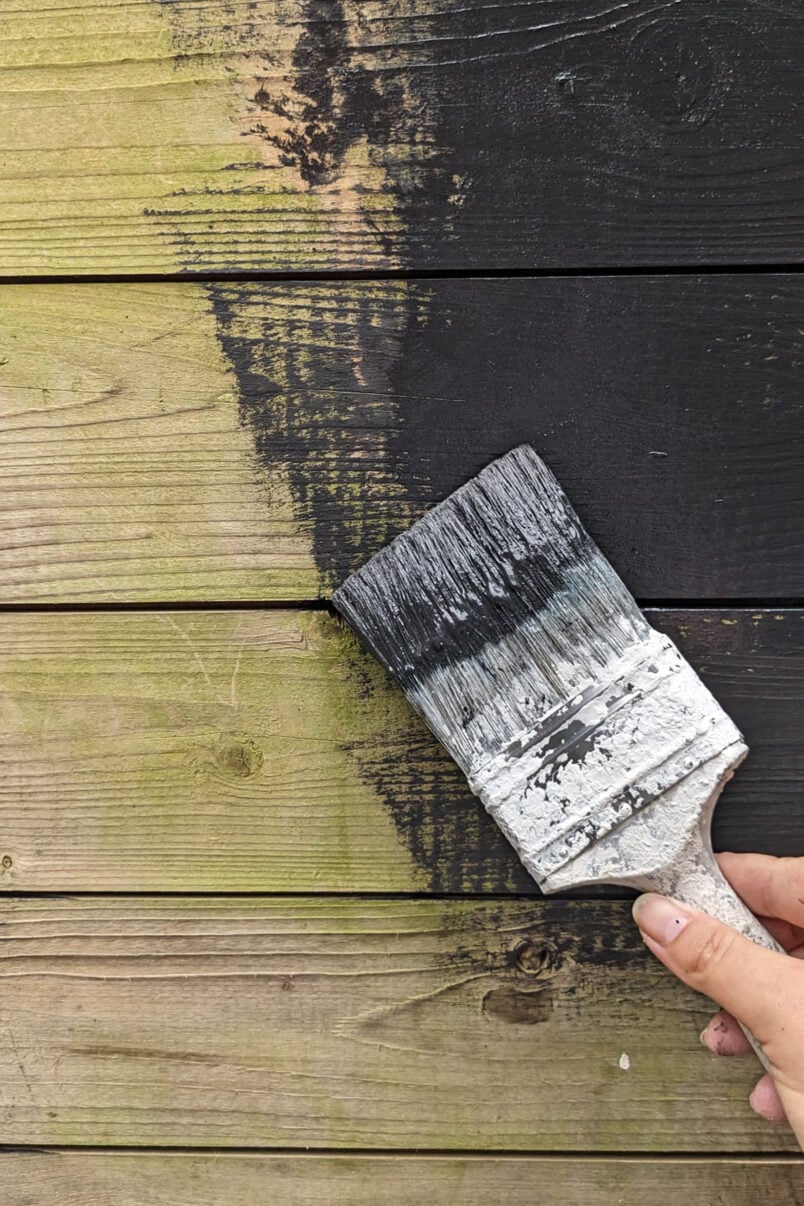 painting garden fence with the best black fence paint