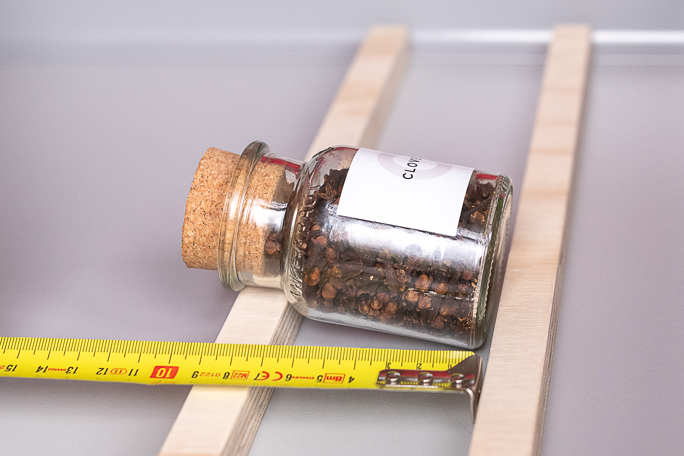 measuring distancce between spice drawer organiser